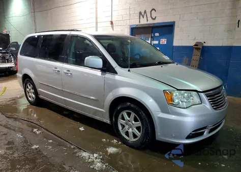 2012 Chrysler Town & Country Touring z USA, uszkodzony, nr VIN 2C4RC1BG2CR197925